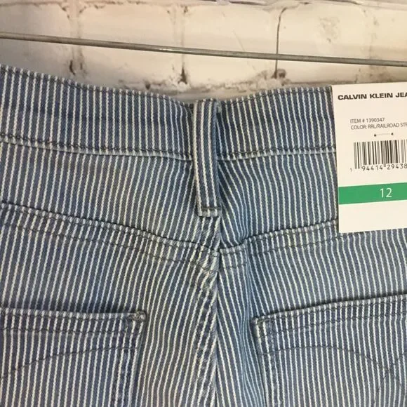 NWT Calvin Klein Women's Railroad Stripe Roll Cuff Denim Jeans Short  Size 12 - Picture 3 of 11